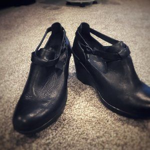 Mary Jane-Style Leather Dansko Clogs (size 9.5)